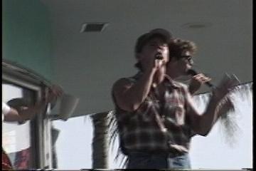 Spider croons a tune